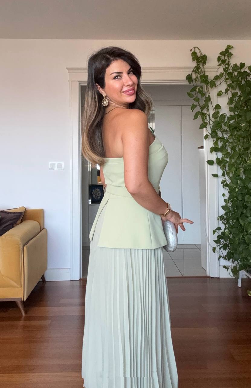 V-NECK BELTED PLEATED MAXI DRESS - GREEN