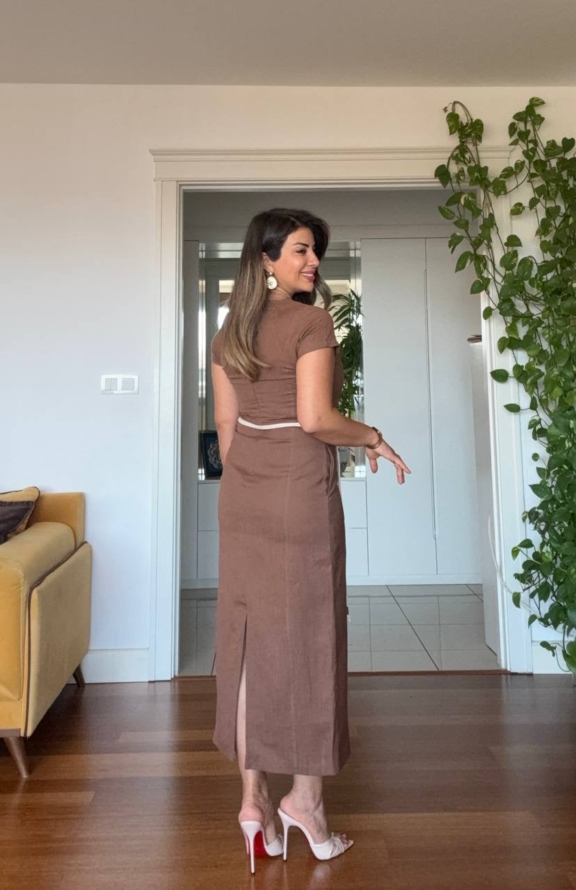 V-NECK SHORT SLEEVE MIDI DRESS - BROWN