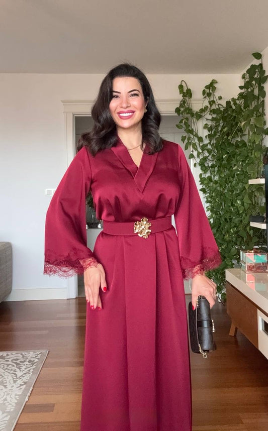LACE-CUFFED BELTED MAXI DRESS BURGUNDY