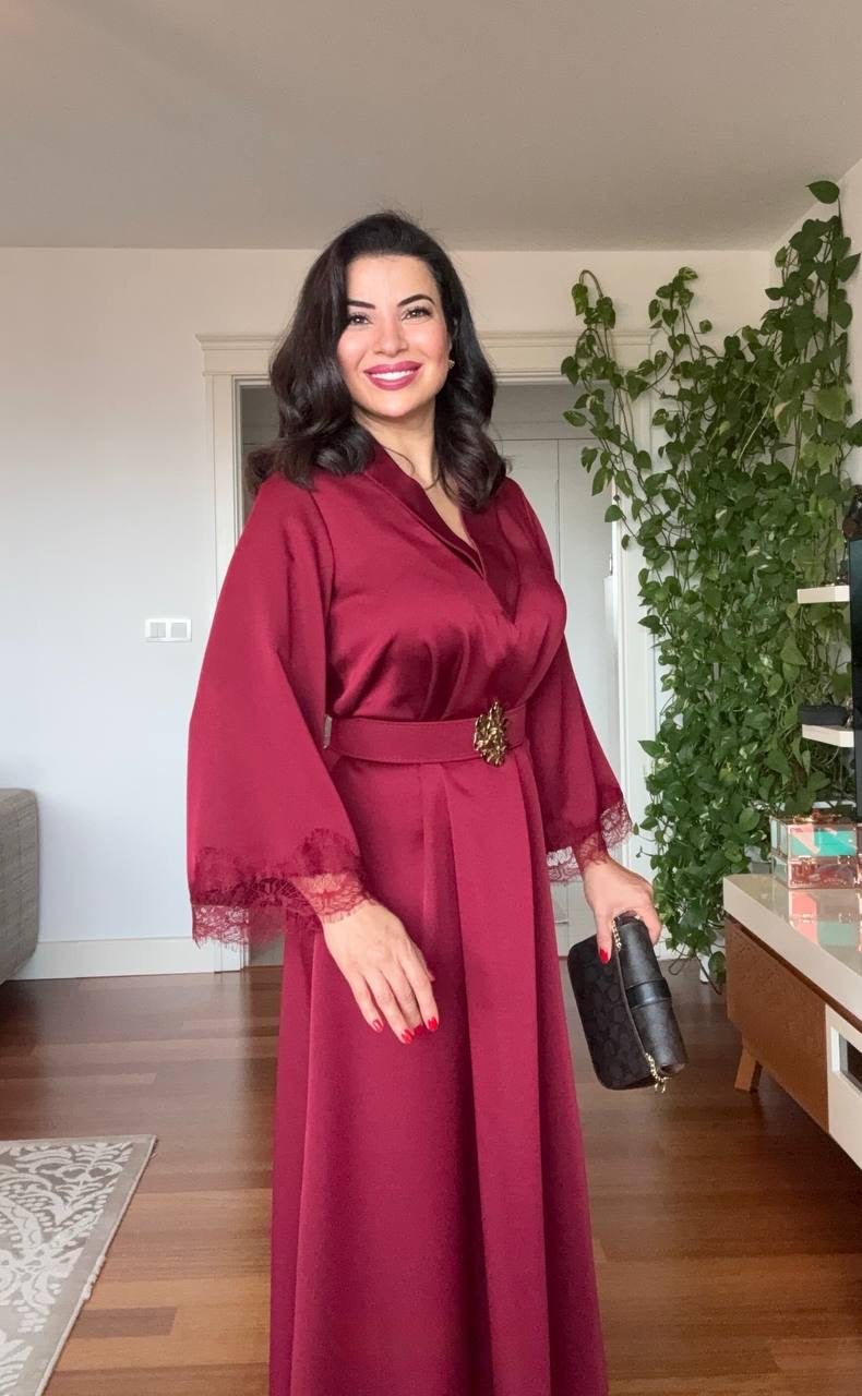 LACE-CUFFED BELTED MAXI DRESS BURGUNDY