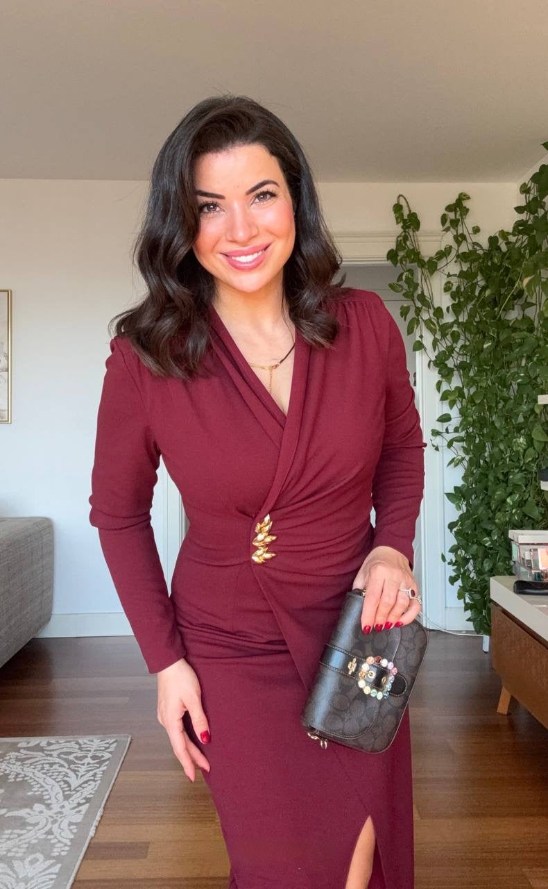 WRAP-STYLE V-NECK LONG-SLEEVE MIDI DRESS WITH DRAPING AND GOLD-TONE ACCENT - BURGUNDY