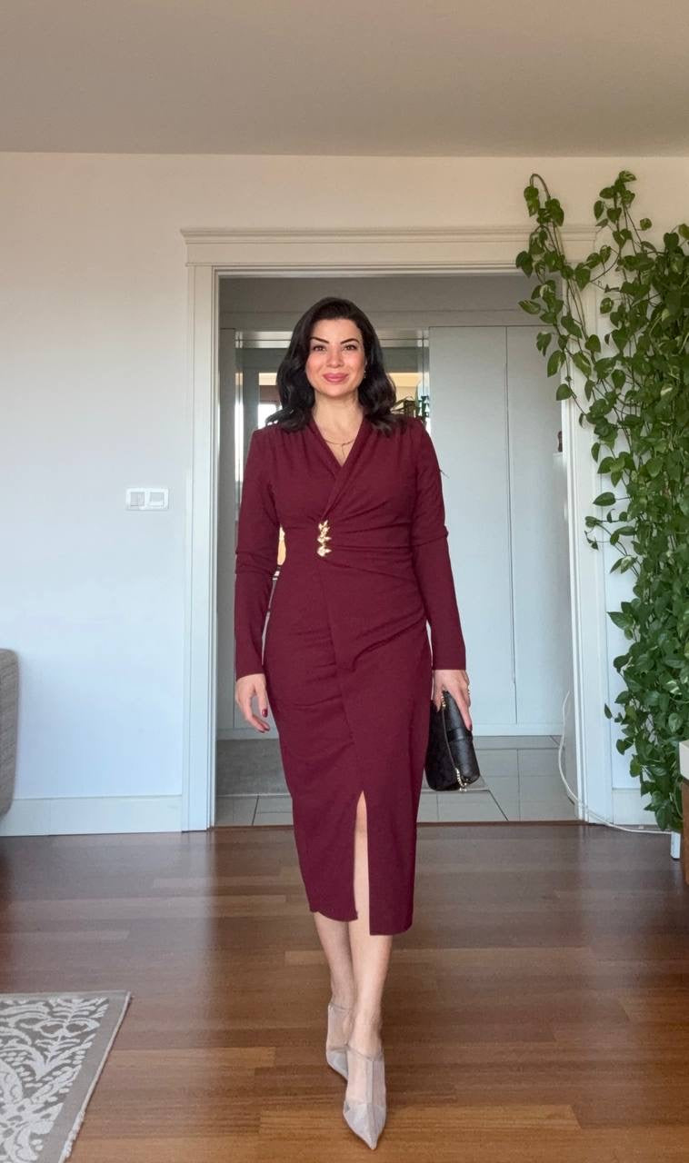 WRAP-STYLE V-NECK LONG-SLEEVE MIDI DRESS WITH DRAPING AND GOLD-TONE ACCENT - BURGUNDY