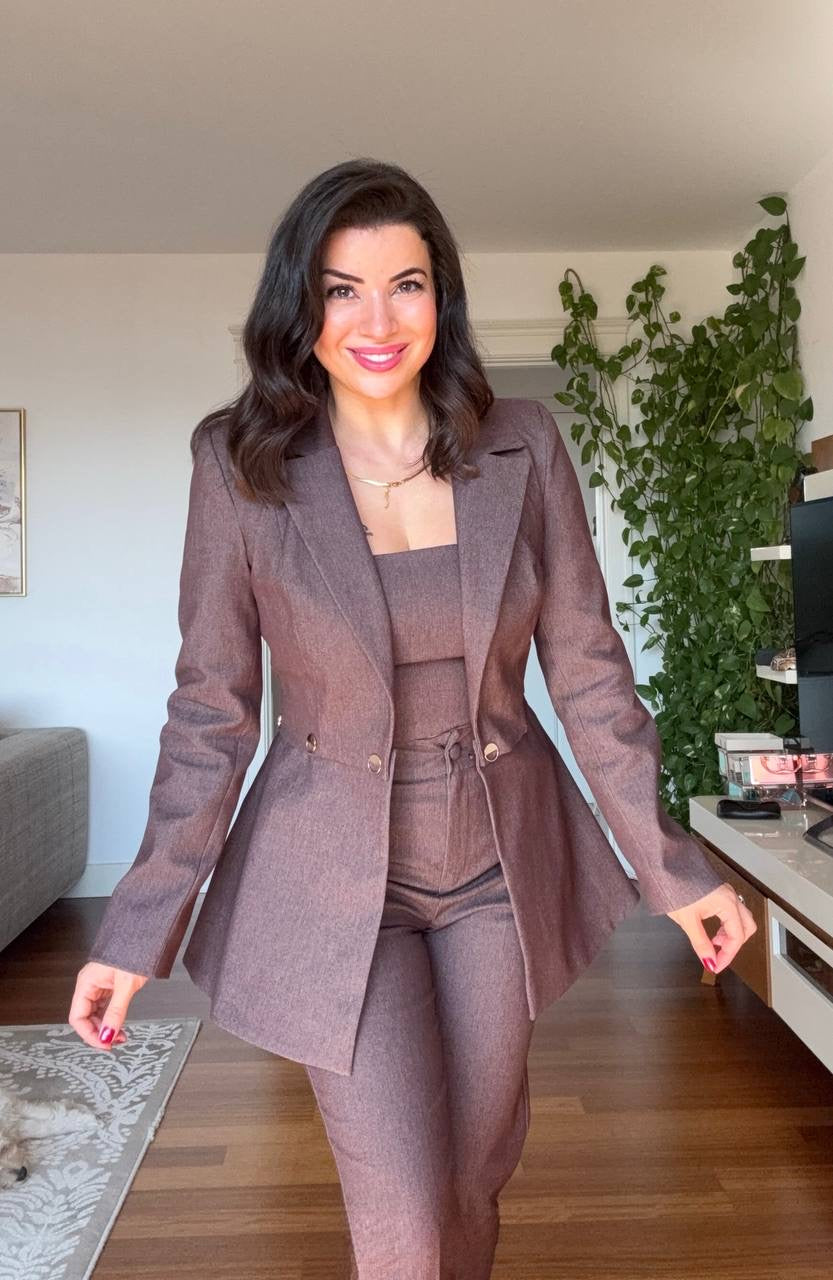 BUTTON-DETAIL BLAZER, STRAPLESS TOP AND TROUSERS THREE-PIECE SET - BROWN