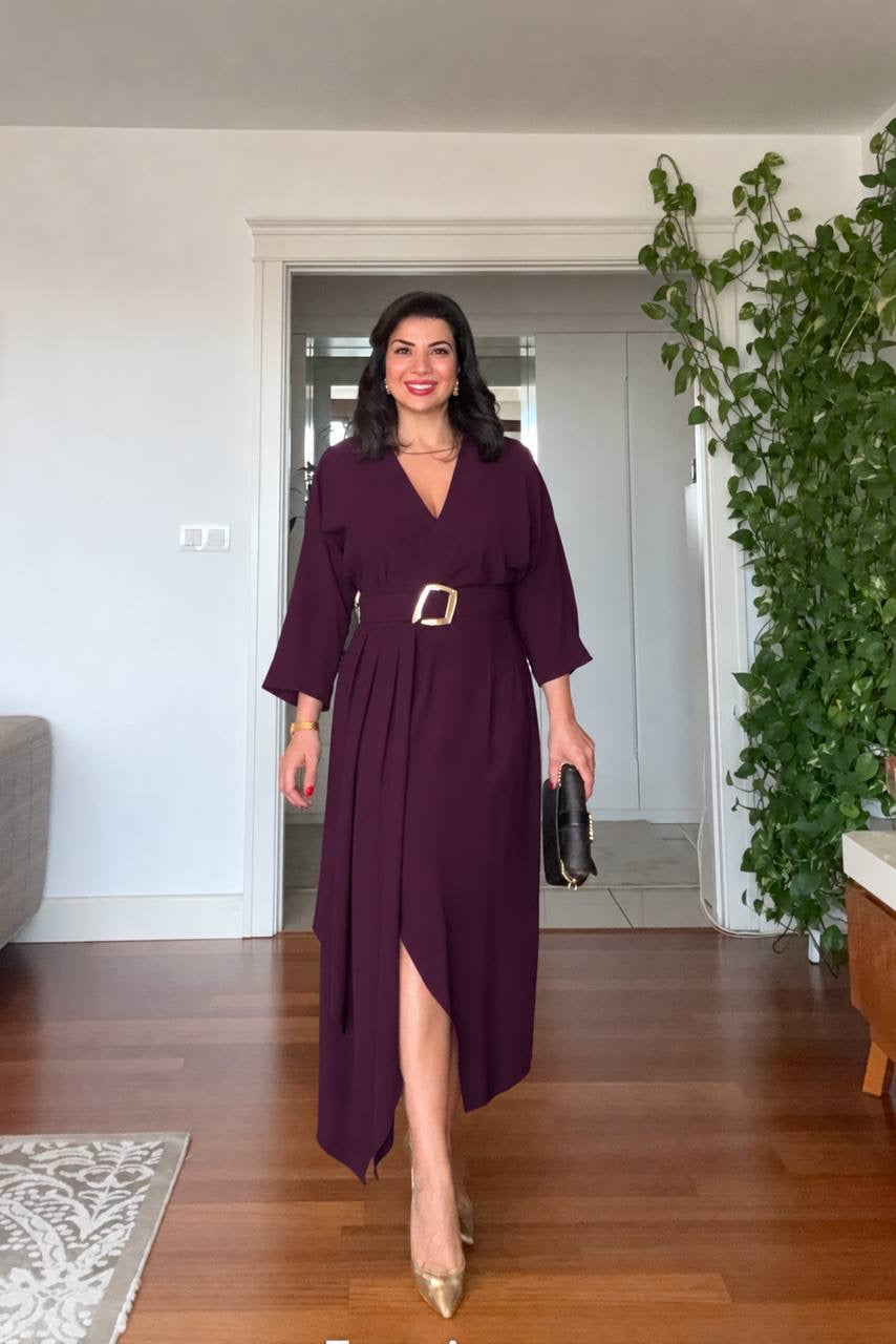 V-NECK BELTED DRESS WITH BUCKLE DETAIL AND ASYMMETRIC DRESS - BURGUNDY