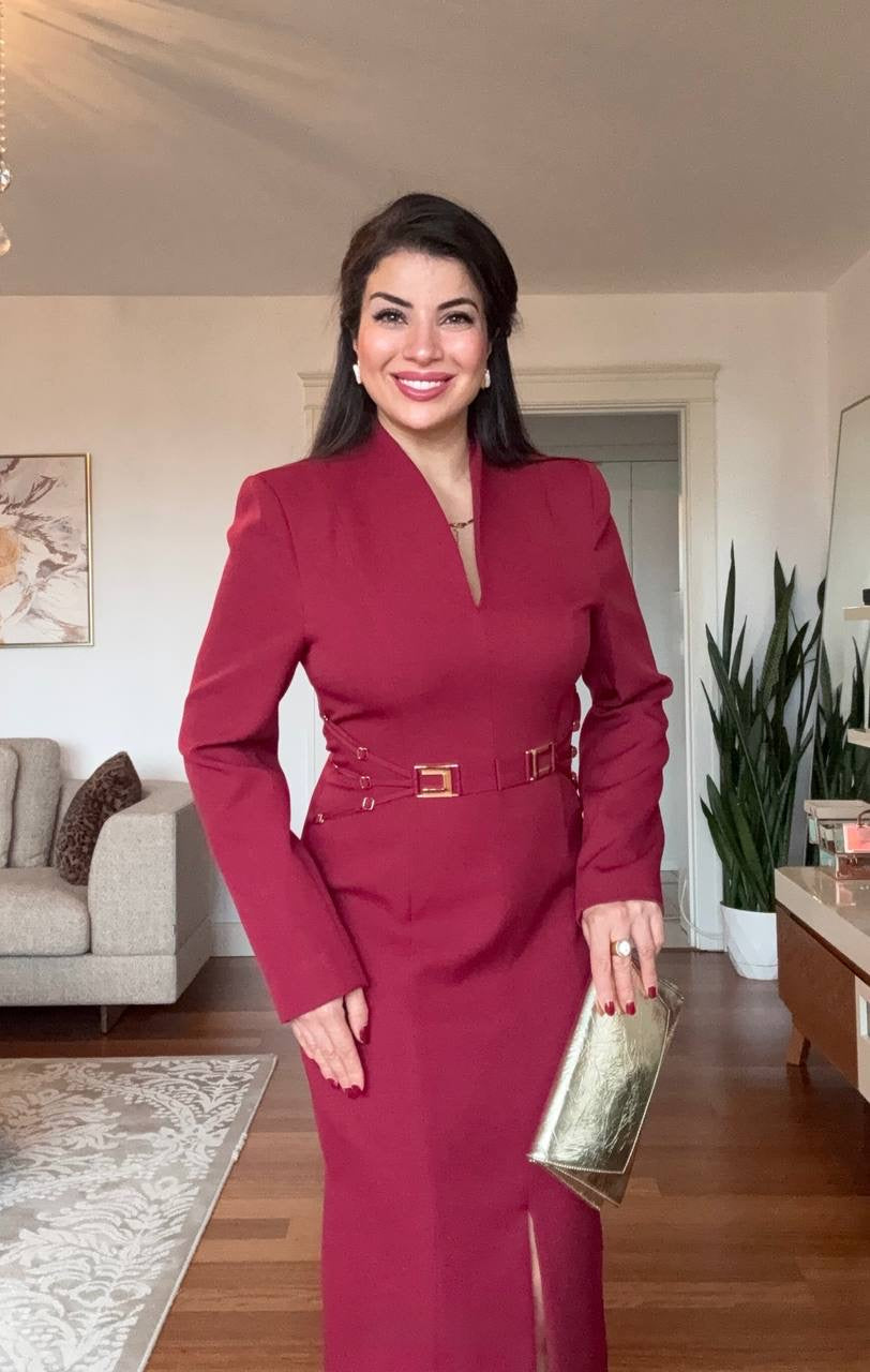 V-NECK METAL BUCKLE DETAIL LONG-SLEEVE MIDI DRESS - BURGUNDY