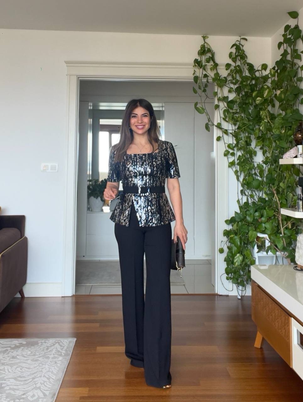 ELEGANT SHIMMER: BELTED METALLIC PRINT BLOUSE & PANTS SET - BLACK