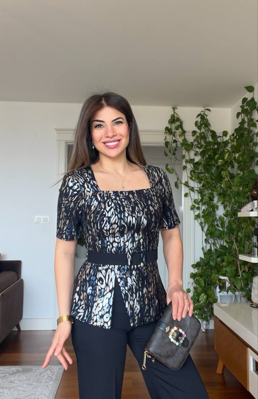 ELEGANT SHIMMER: BELTED METALLIC PRINT BLOUSE & PANTS SET - BLACK