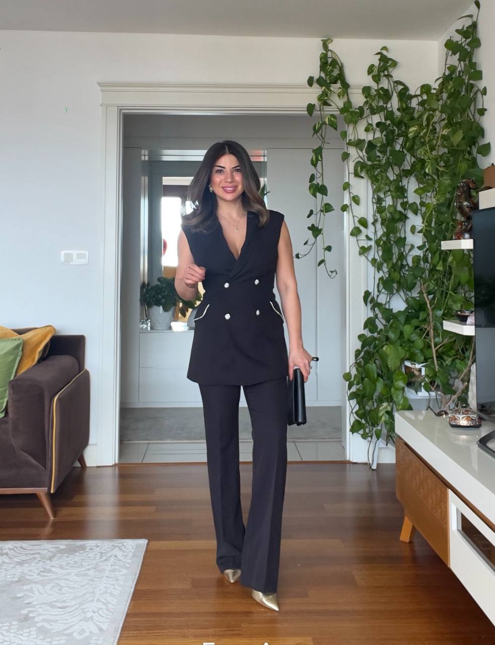 V-NECK SUIT - BLACK