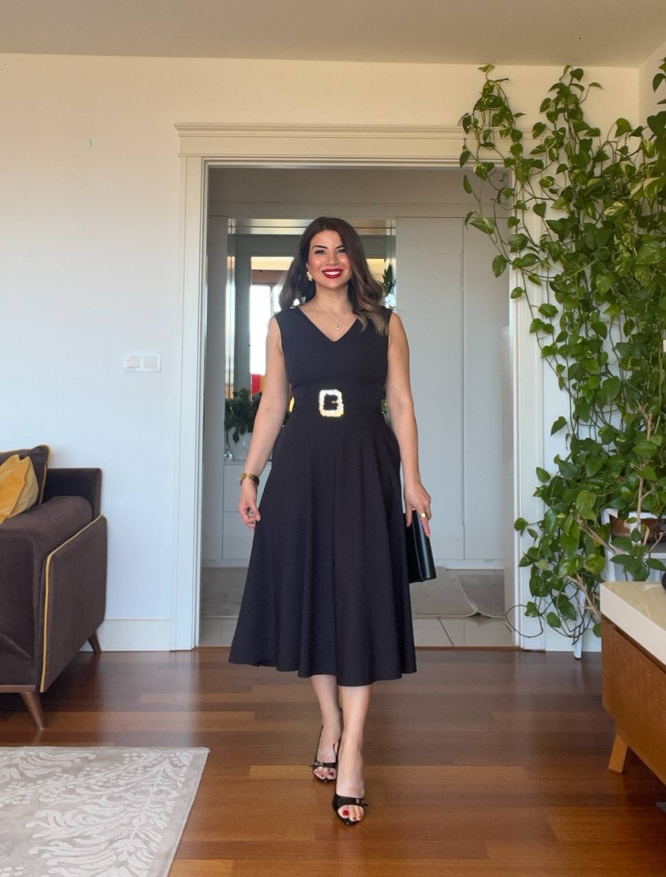 PEARL BUCKLE V-NECK MIDI DRESS – BLACK
