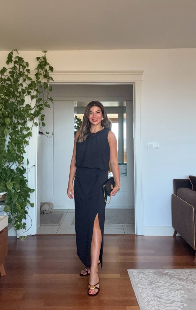 SLEEVELESS ELEGANT DRESS WITH SLIT DETAIL – BLACK