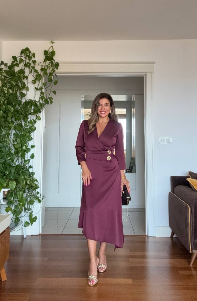 GOLD BUTTON DETAIL WRAP DRESS – PLUM