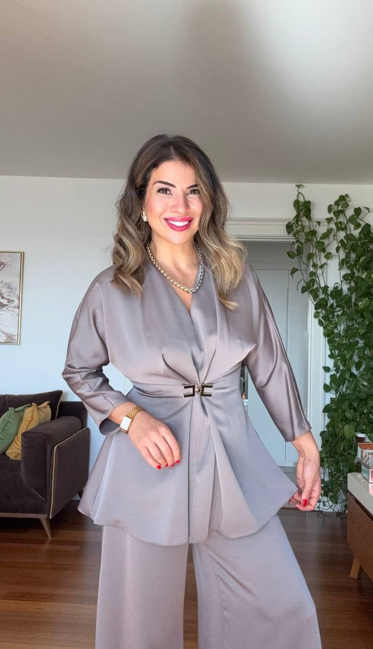 WRAP SUIT WITH GOLD BUCKLE DETAIL – MİNK
