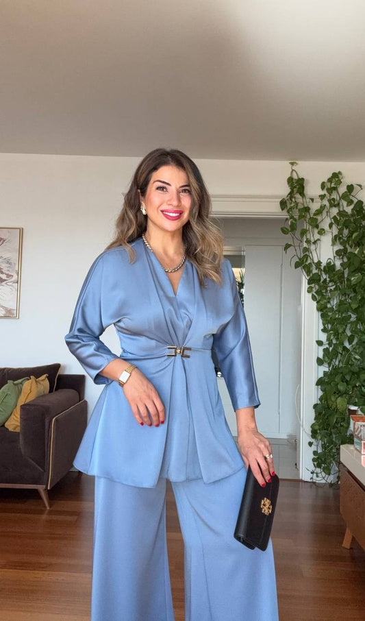 WRAP SUIT WITH GOLD BUCKLE DETAIL – İNDİGO