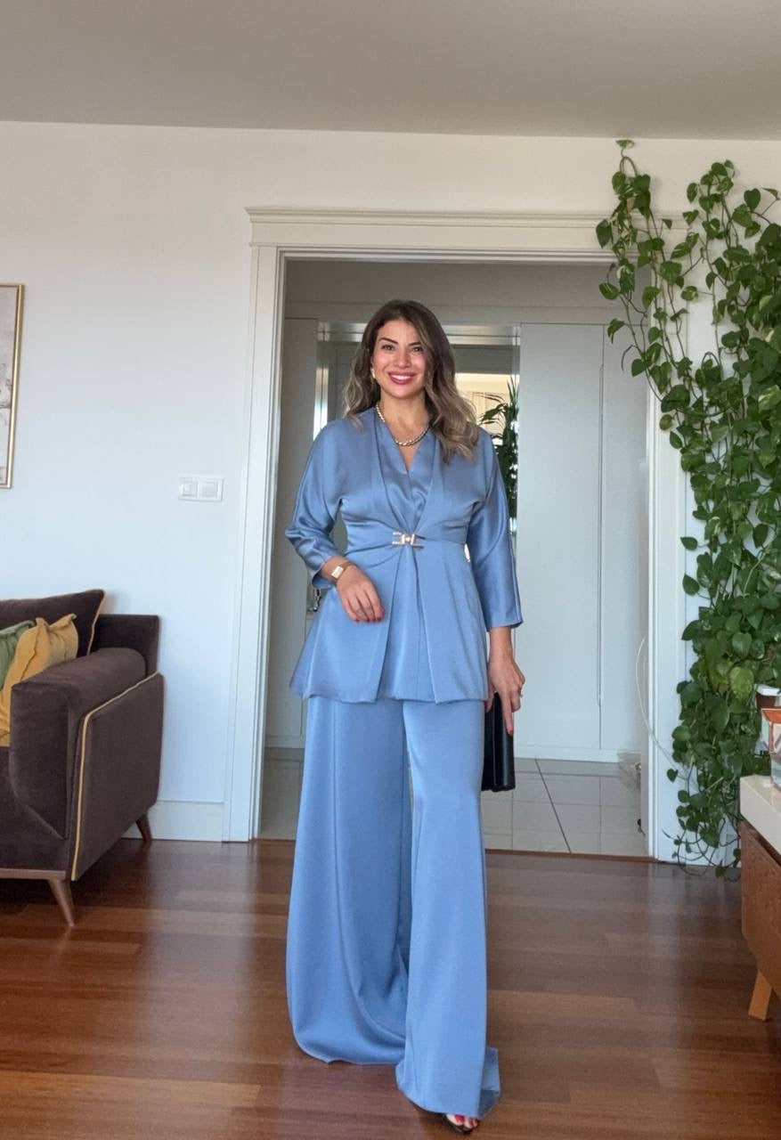 WRAP SUIT WITH GOLD BUCKLE DETAIL – İNDİGO