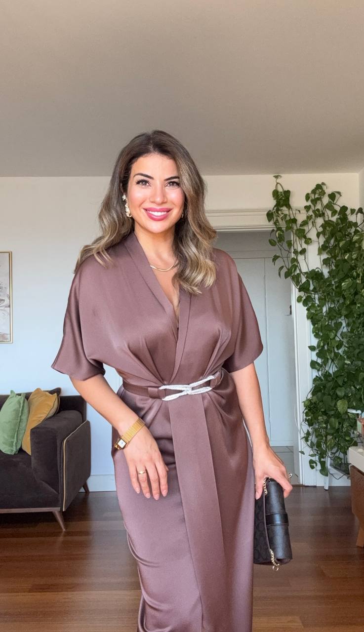 ELEGANT V-NECK SATIN DRESS WITH BELT DETAIL - MOCHA BROWN