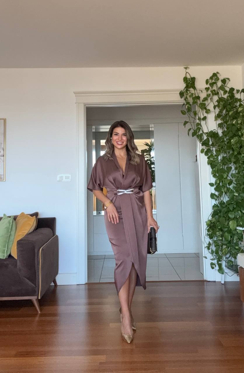 ELEGANT V-NECK SATIN DRESS WITH BELT DETAIL - MOCHA BROWN