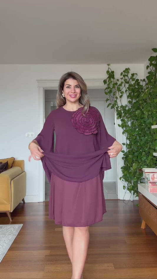 SHORT DRESS WITH LARGE FLORAL DETAIL – DEEP PLUM