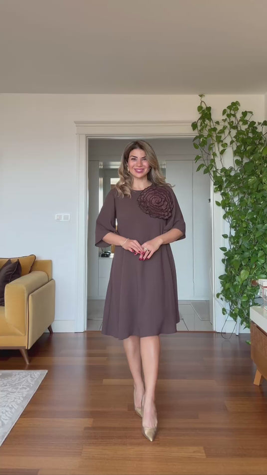 SHORT DRESS WITH LARGE FLORAL DETAIL – COCOA BROWN